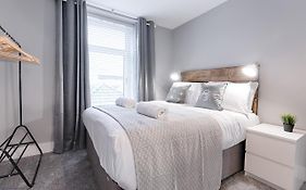 3Rm Flat, Smart Tv'S, Close To All Amenities